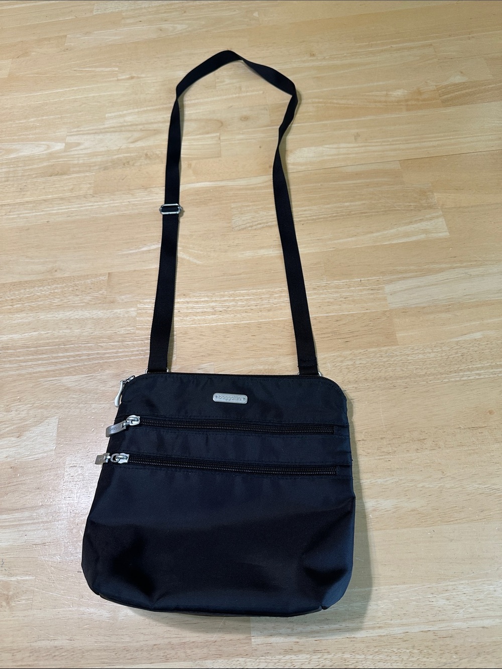 Baggallini Black Lightweight Crossbody Messenger